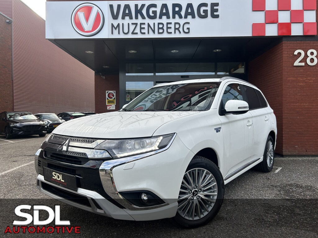 Mitsubishi Outlander 2.4 PHEV Intense+ // HALF-LEDER/ALCANTARA // NAVI + CARPLAY // CAMERA // KEYLESS // ELEK. STOEL // TREKHAAK!!