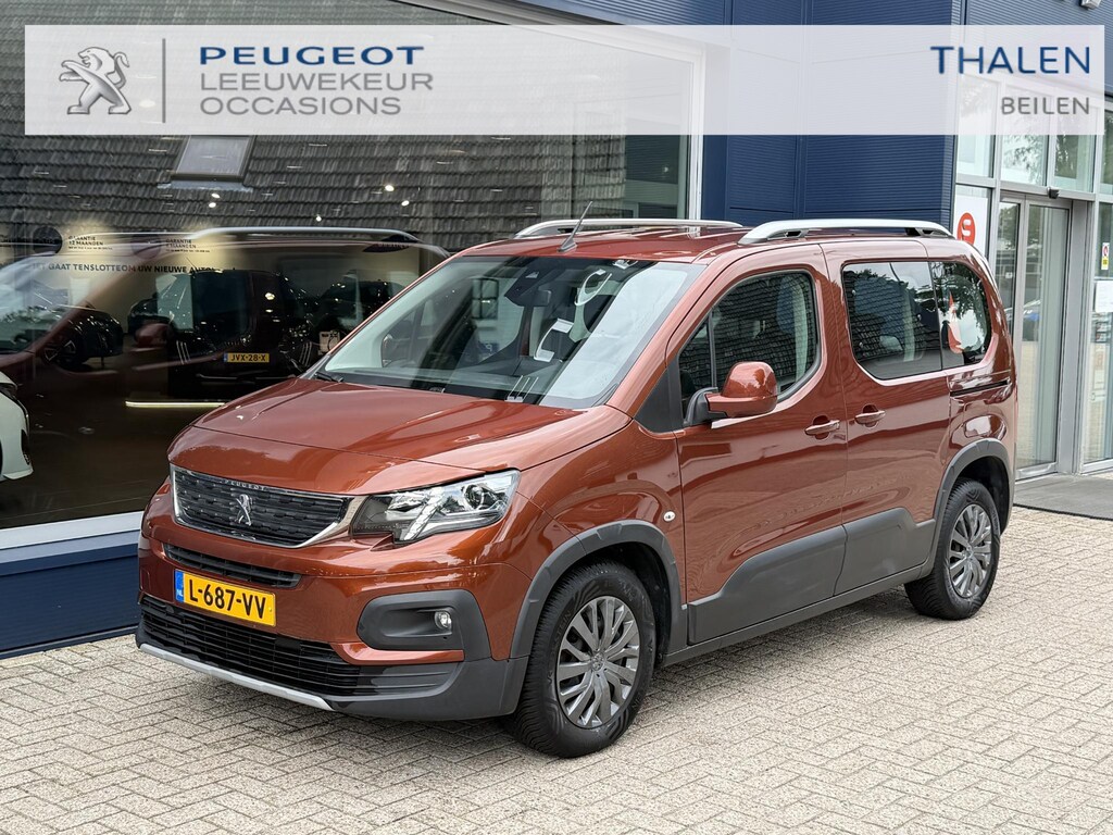 Peugeot Rifter 1.2 Turbo 130PK Allure | Automaat | Zeer ruime en complete auto | Navigatie via telefoon | Trekhaak 1150 KG | Camera | Parkeersensoren V+A | All Season banden | 2x Zijschuifdeur | Climate Control | Cruise Control | LED Dagrijverlichting | Hoge Zitpositie | Dakrails |