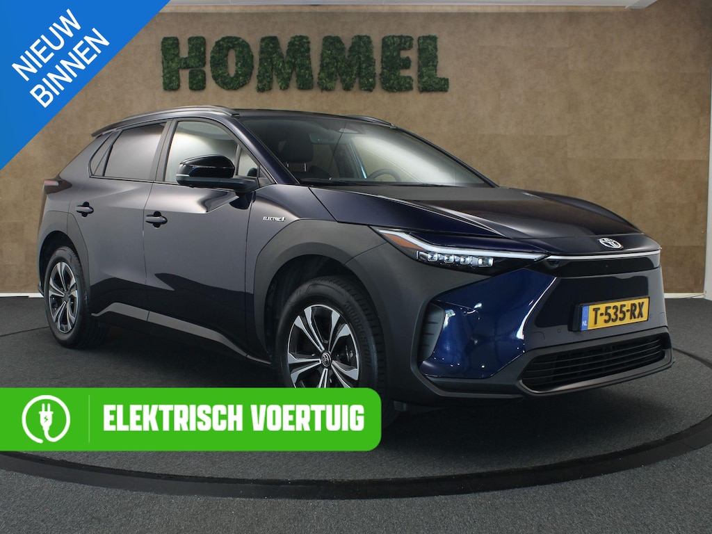 Toyota BZ4X Launch Edition 71 kWh - 100%! SOH - ORIGINEEL NEDERLANDSE AUTO - AFKOMSTIG VAN 1E EIGENAAR - 3 FASEN LADEN - ELEKTRISCHE ACHTERKLEP - ELEKTRISCH VERSTELBARE BESTUURDERSSTOEL - CAMERA - PARKEERSENSOREN VOOR/ ACHTER - DRAADLOZE TELEFOONLADER - DODEHOEK DETECTIE - KEYLESS ENTRY/ START - VOORSTOELEN VERWARMD