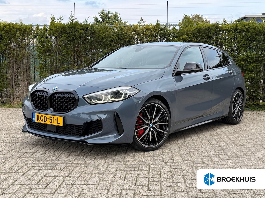 BMW 1-Serie M135i xDrive Executive | Cruise Control | Kuipstoelen | Stoelverwarming | HiFi Audio | Carplay | Navi | Climate | 19 Inch |