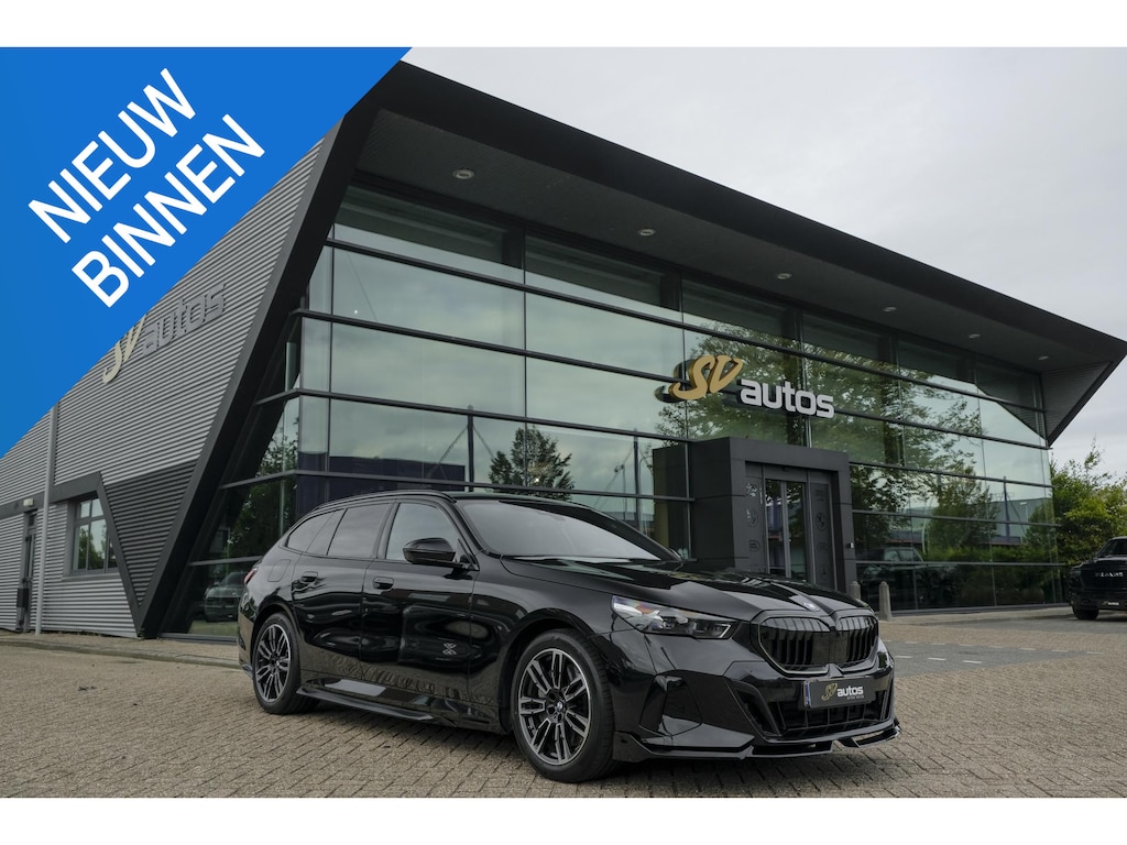 BMW 5-Serie Touring 550e 490pk M-sport xDrive Panoramadak *BTW* Bowers&Wilkins Trekhaak Head-up M-perfomance look