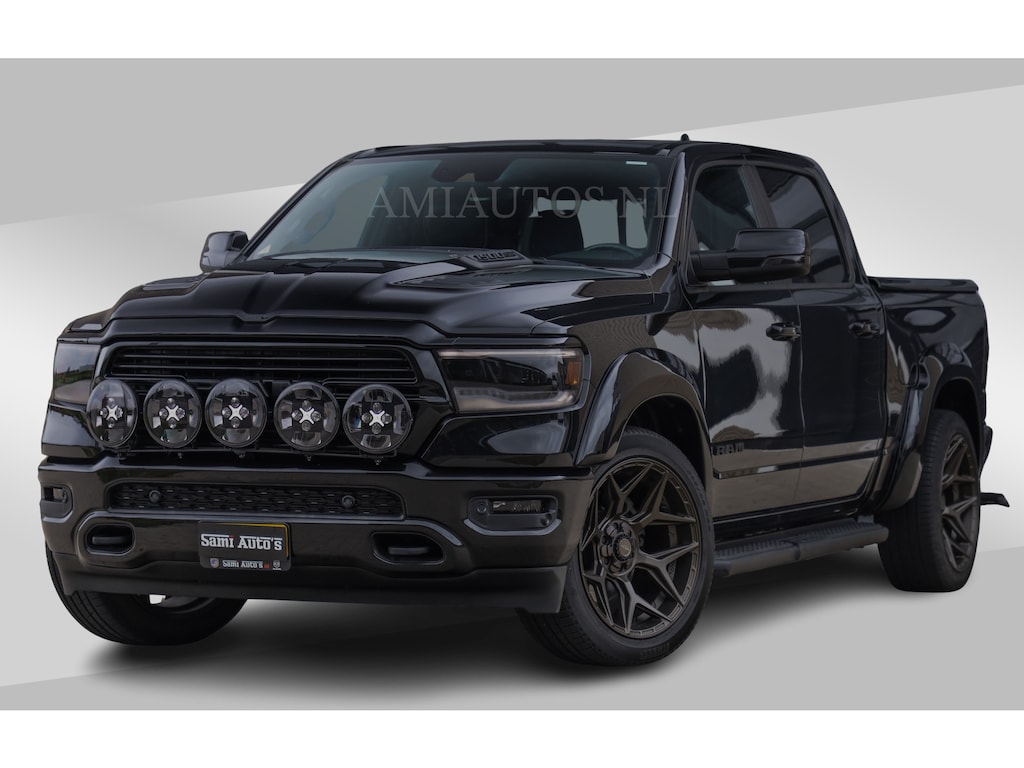 Dodge Ram BLACK OPS | 5.7 V8 HEMI | WIDEBODY HULK | OPEN UITLAAT KLEP | ZEER DIK | DUBBELE CABINE | DC | 5 PERSOONS | GRIJS KENETEKEN | EXTRA BREDE WIELEN IN HET BRONS | MEGA DIK | 3500KG TREKVERMOGEN |