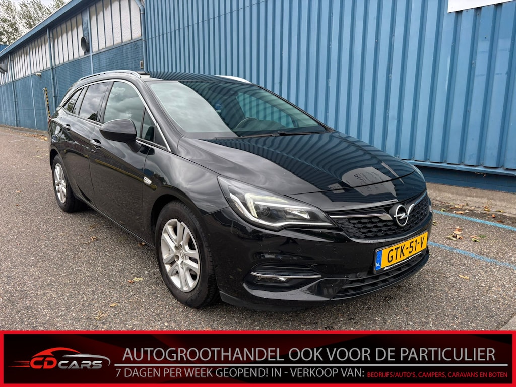 Opel Astra Sports Tourer 1.5 CDTI Business Edition Inruilauto’s tegen vaste prijzen. Voor meer info: 0638140850 Bij de verkoop van gebruikte voertuigen door CD-Cars wordt geen standaard garantie verstrekt. De koper aanvaardt het voertuig in de staat waarin het zich bevindt op het moment van aankoop