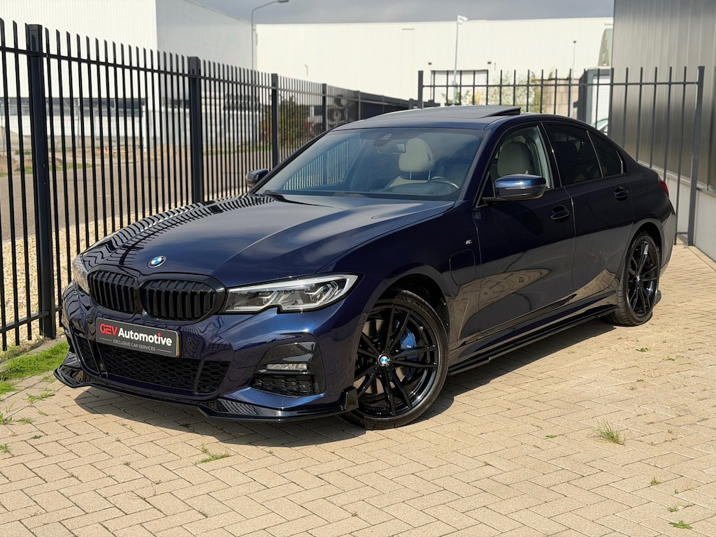 BMW 3-Serie 330e M-Sport eDrive Edition Laser Schuifdak H&K