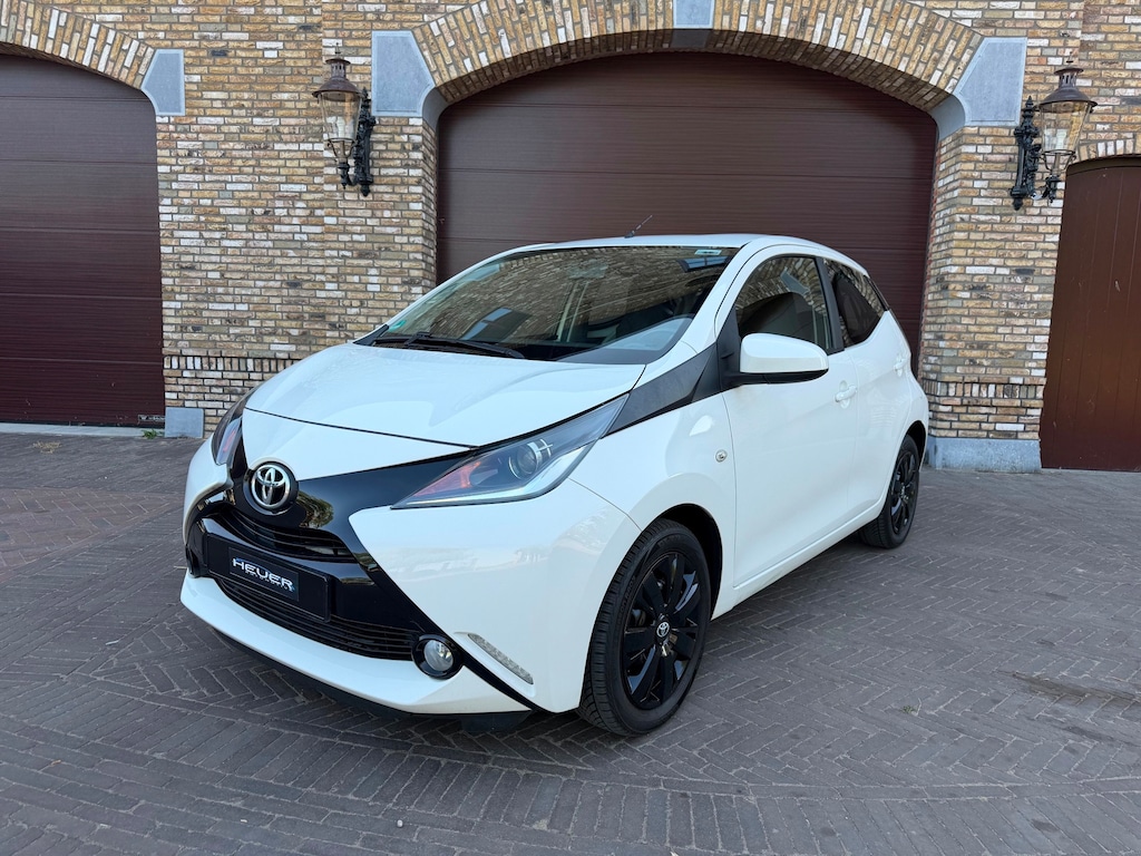 Toyota Aygo 1.0 VVT-i x-play Airco/Automaat/Achteruitrijcamera/5 Deurs/Elekt Ramen/LED/Apk 09-2027