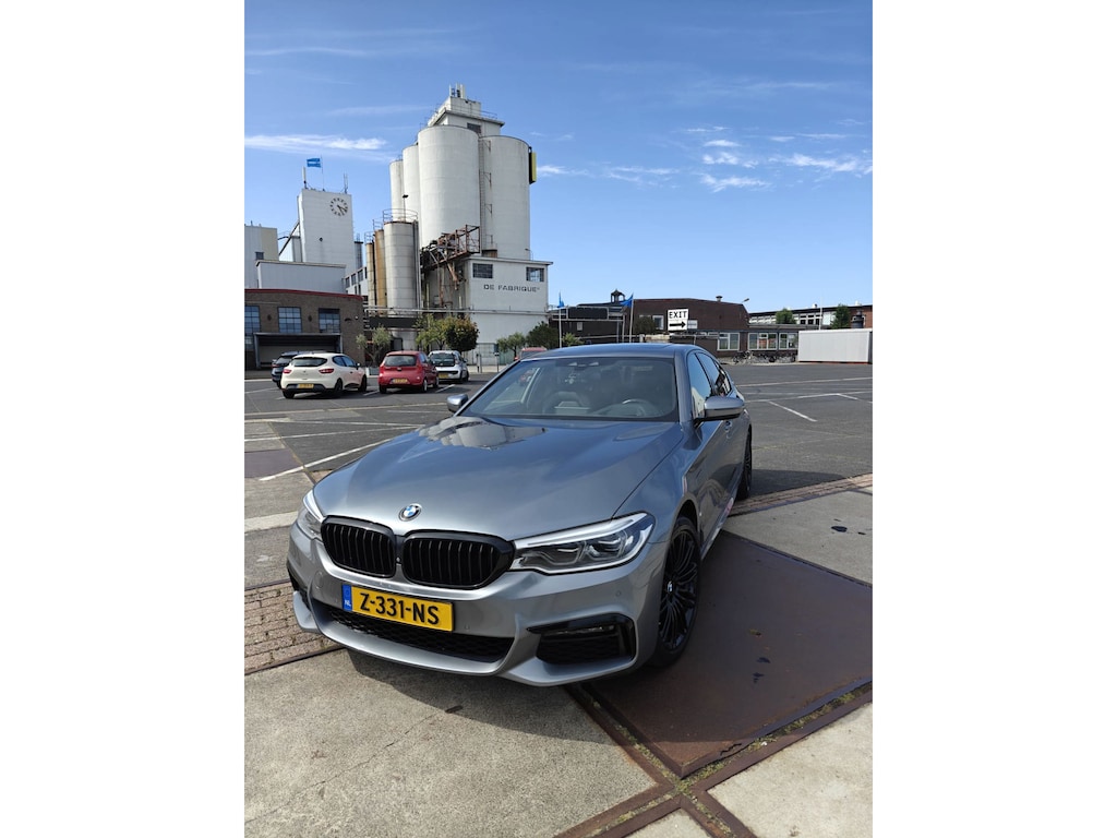 BMW 5-Serie 530e iPerformance M Sport BJ 2020| Glazen schuif-/kanteldak | Harman Kardon | Zwarte 19" M-velgen