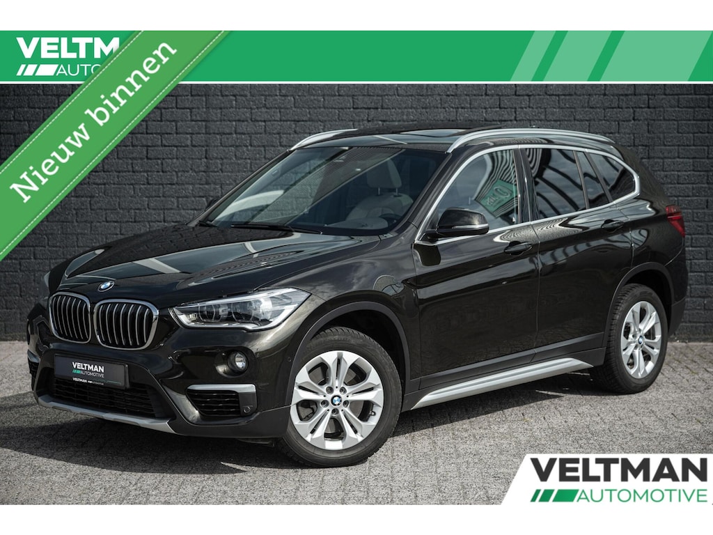 BMW X1 sDrive20i PANORAMADAK TREKHAAK LEDER CAMERA CRUISE HAD UP