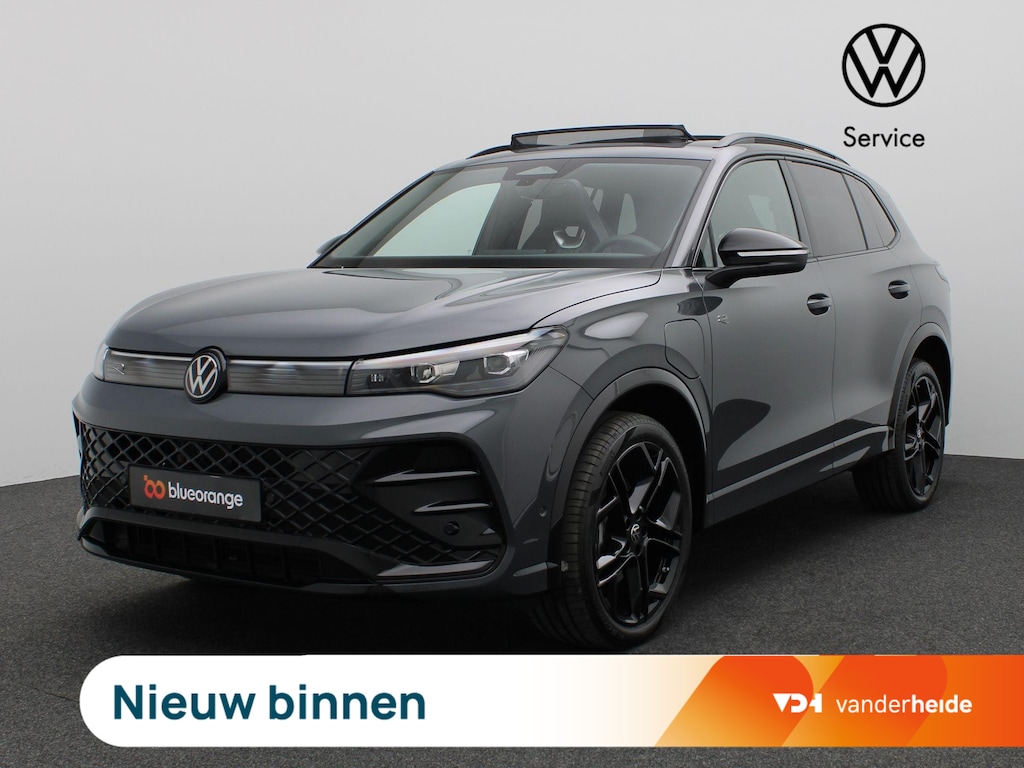 Volkswagen Tiguan 1.5 eHybrid R-Line Edition 272PK DSG Pano-Schuifdak, Black Style, Achteruitrijcamera, Trekhaak, 20" LM Velgen, Keyless, Side Assist, Navi via Apple Carplay/Android Auto, Stoel-Stuurverwarming