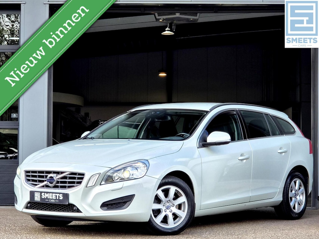 Volvo V60 1.6 T3 Momentum |Clima|Navi|Trekh.|H.Leer|Cruise