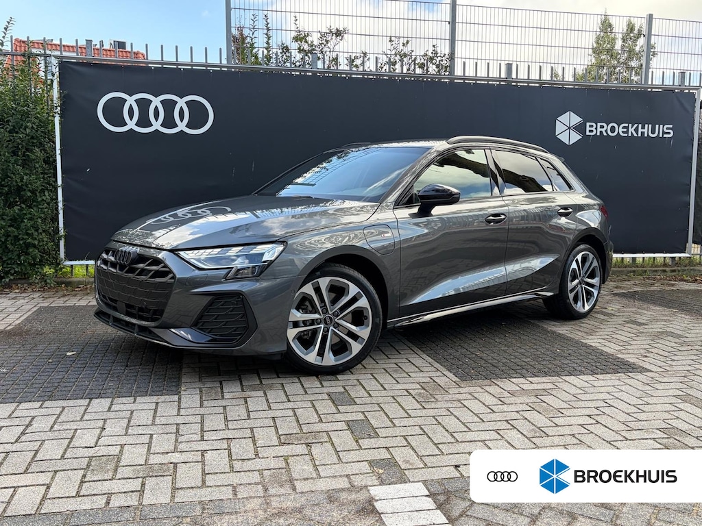 Audi A3 Sportback TFSI e 150 kW S line | Trekhaak | Sonos | Leer | Camera achter | Keyless | Matrix | Side assist | Adap cruise |
