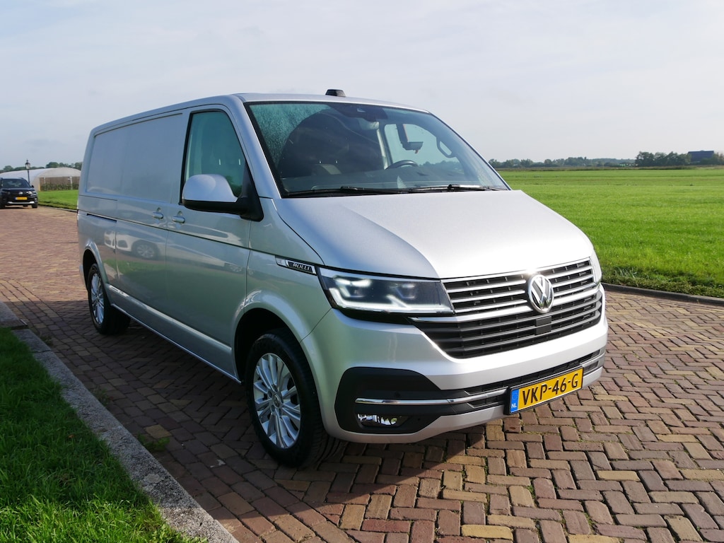 Volkswagen Transporter 2.0 TDI L2H1 BULLI 110kW DSG | ALMOST NEW !!! | 19999 EX BTW