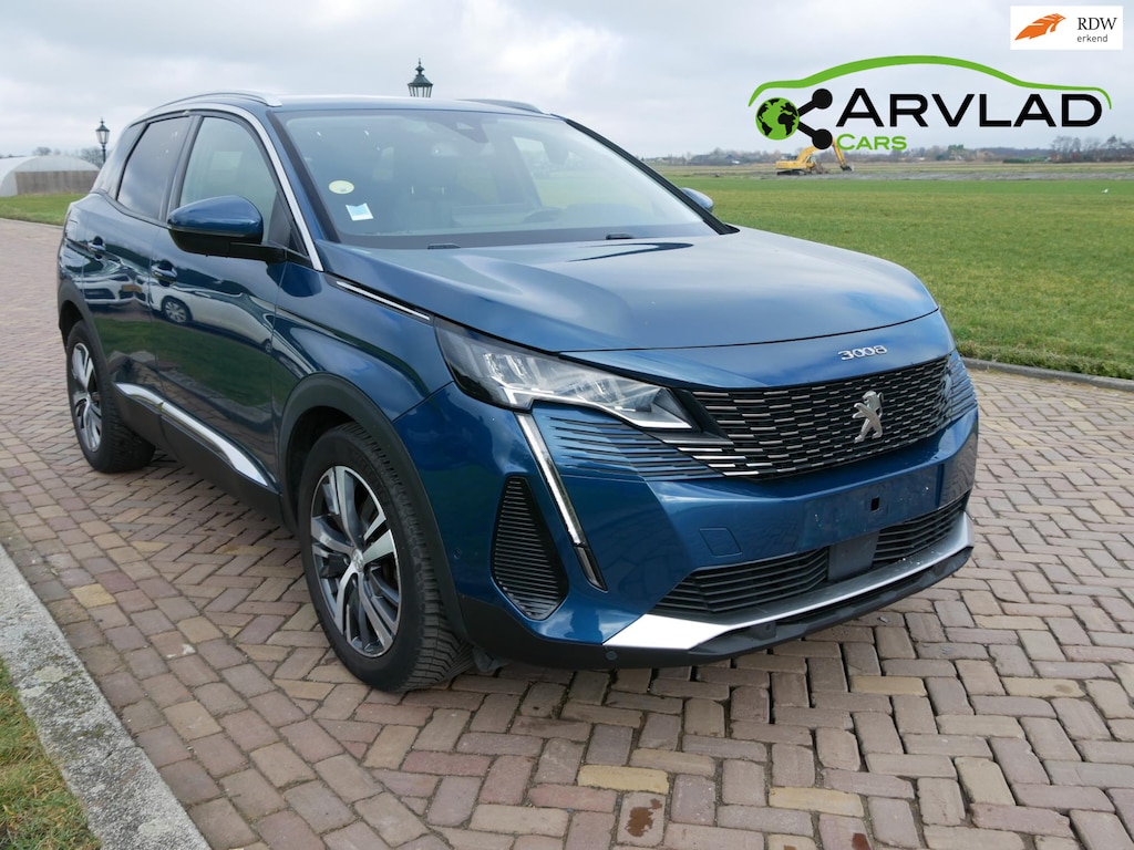 Peugeot 3008 1.5 BlueHDi Allure EAT8 NAVI CLIMA CAMERA ** 11599 NETTO **