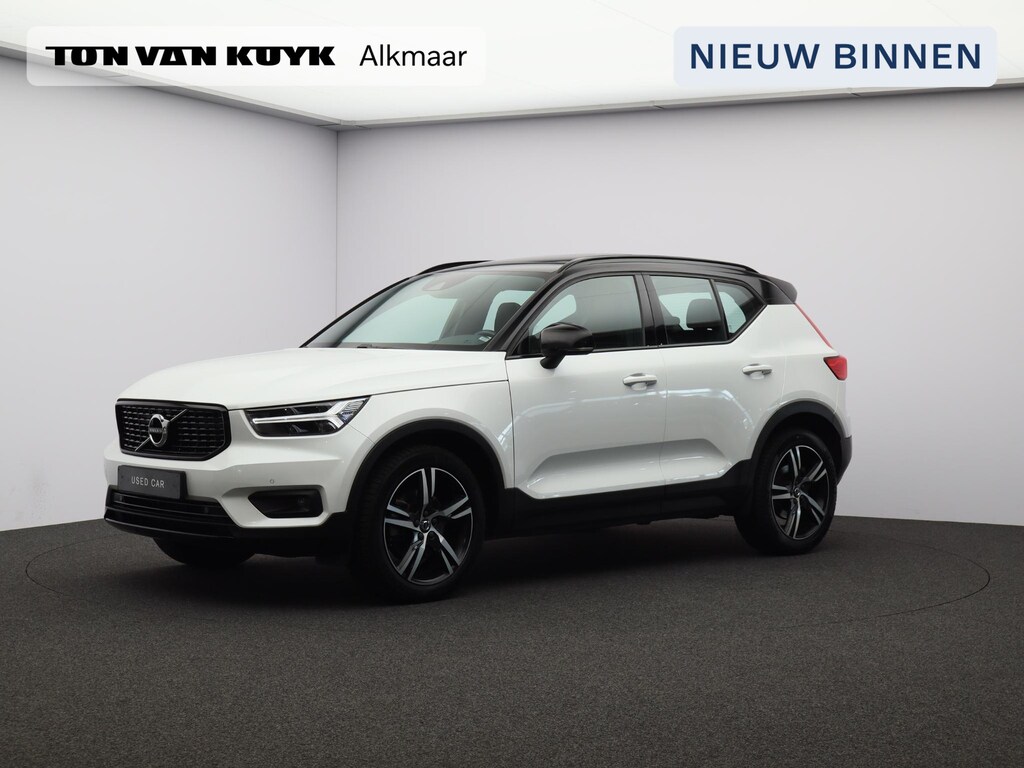 Volvo XC40 2.0 T4 R-Design / Trekhaak / Panoramadak / Adaptive Cruise / Stoelverwarming / BLIS / Nubuck Bekleding /