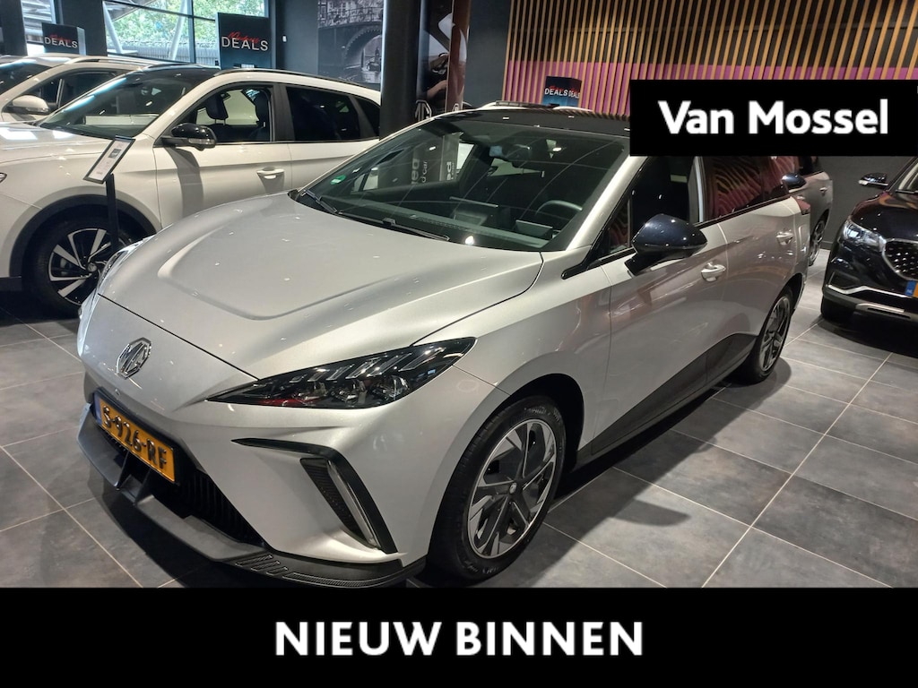 MG MG4 Luxury 64 kWh | 360 camera | Stoel + Stuurverwarming | ACC | Zwart dak |