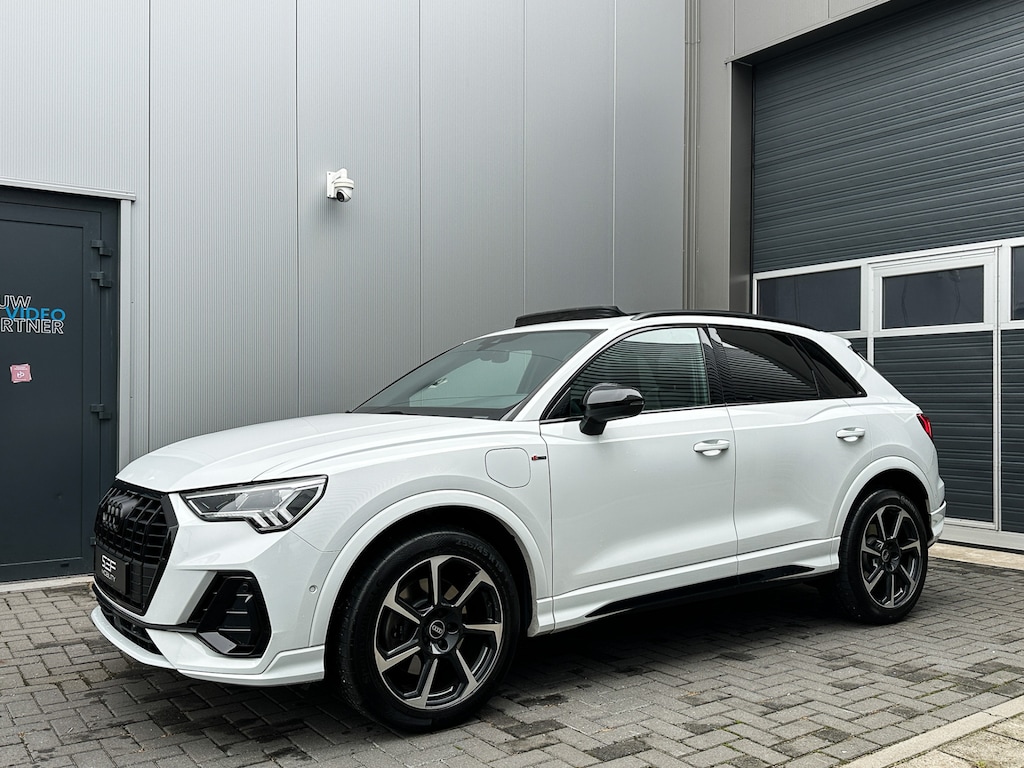 Audi Q3 45 TFSI e 3x S-Line 245PK | Pano | Keyless | Camera | Matrix | ACC | Lane | 1e eig