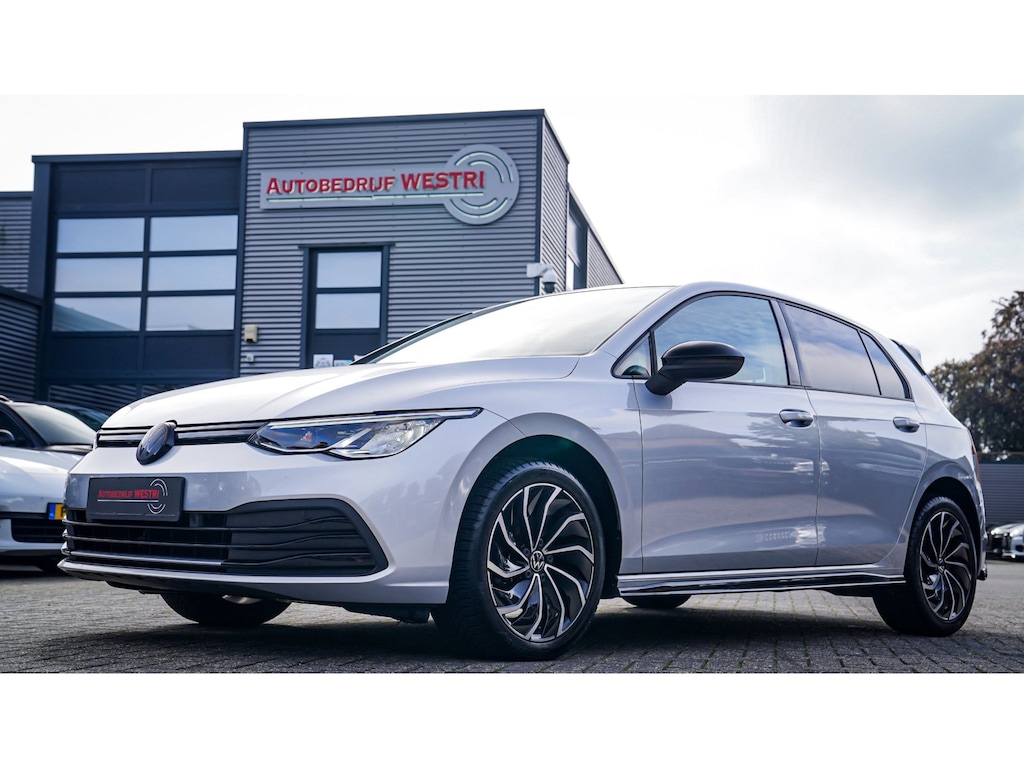 Volkswagen Golf 1.5 TSI Sport | R-line Difuser | Sport uitlaat met kleppensysteem | Navigatie | Lane Assist | Apple Carplay |