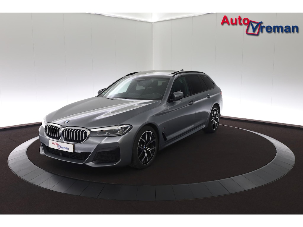 BMW 5-Serie Touring 520d 190pk -M Sport / Pano / Shadow Line-