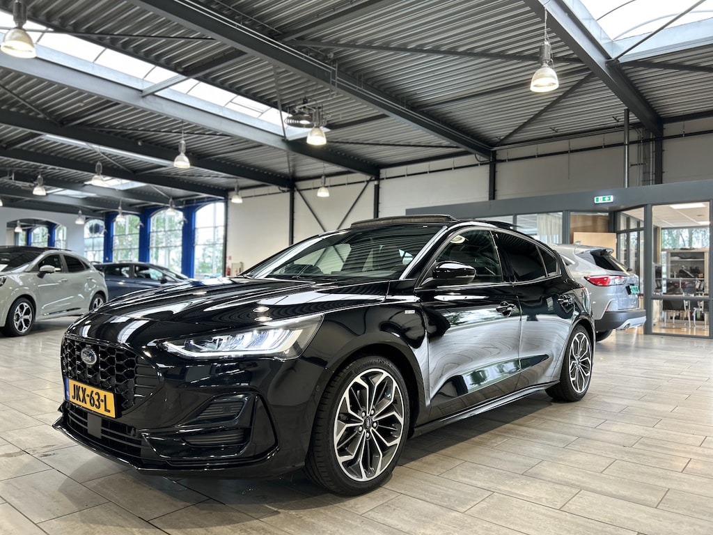 Ford Focus EcoBoost Hybrid 155pk ST-Line X | Trekhaak | Pano | BLIS | Adapt. Cruise | Winterpack | 18" LMV | Garantie Tot 06/2028 |