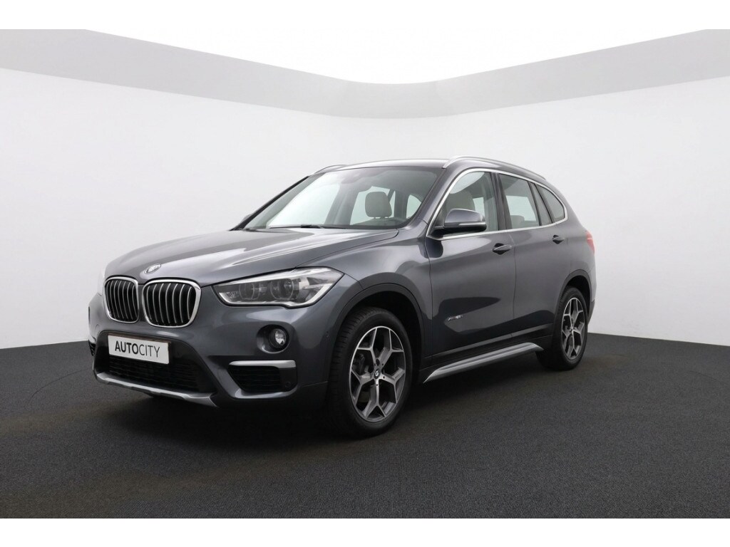 BMW X1 sDrive20i Orange Edition 192PK Panorama dak | Leder | HUD | Stoelverwarming