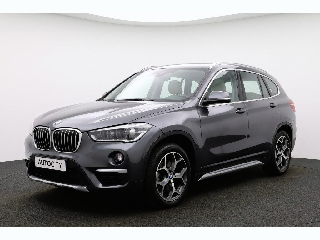 BMW X1 sDrive20i Orange Edition 192PK Pano | Leder | HUD | Stoelverwarming