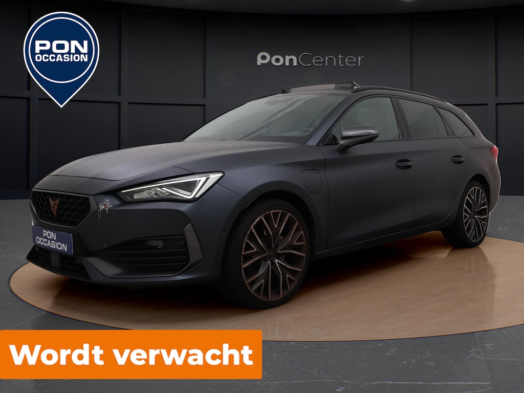 CUPRA Leon Sportstourer 1.4 e-Hybrid VZ | Pano Dak | Camera | Side Assist | ACC | Elek. Achterklep | Elek. Stoel | Stuur-/Stoelverwarming | Sportstoelen | 19'' |