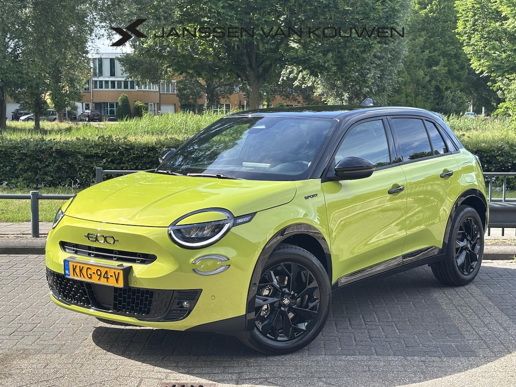 Fiat 600 600e SPORT 54 kWh Achteruitrijcamera Apple CarPlay