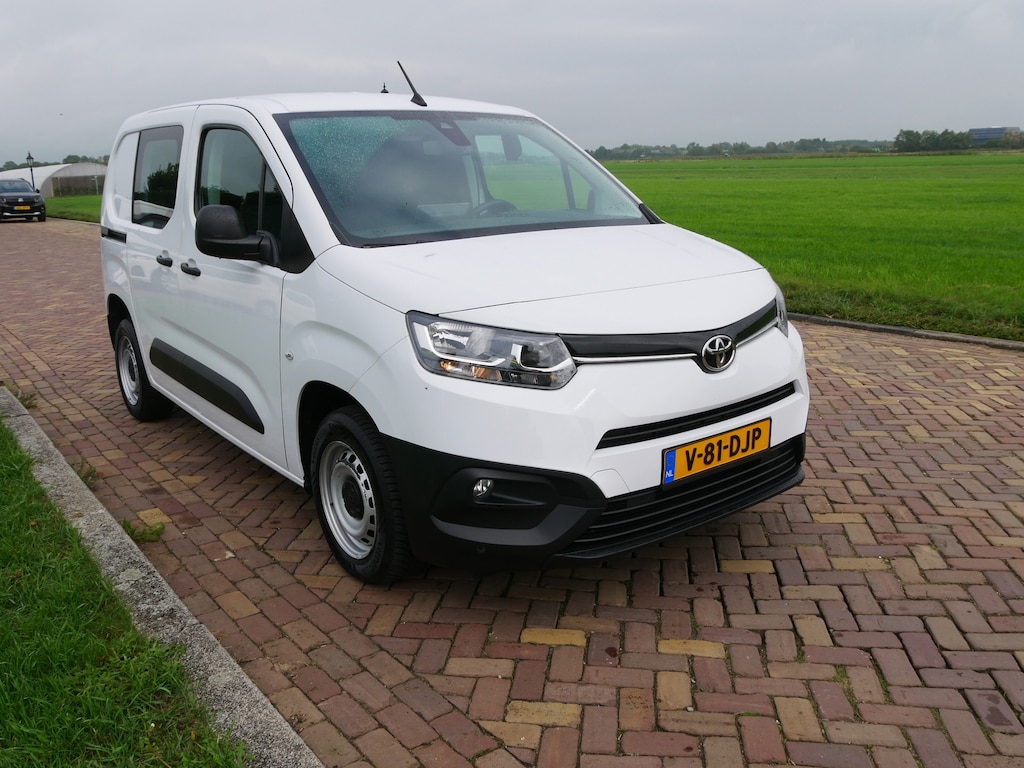Toyota ProAce City 1.5 D-4D 75kW | AC | 2024 !!! | 8999 EX BTW