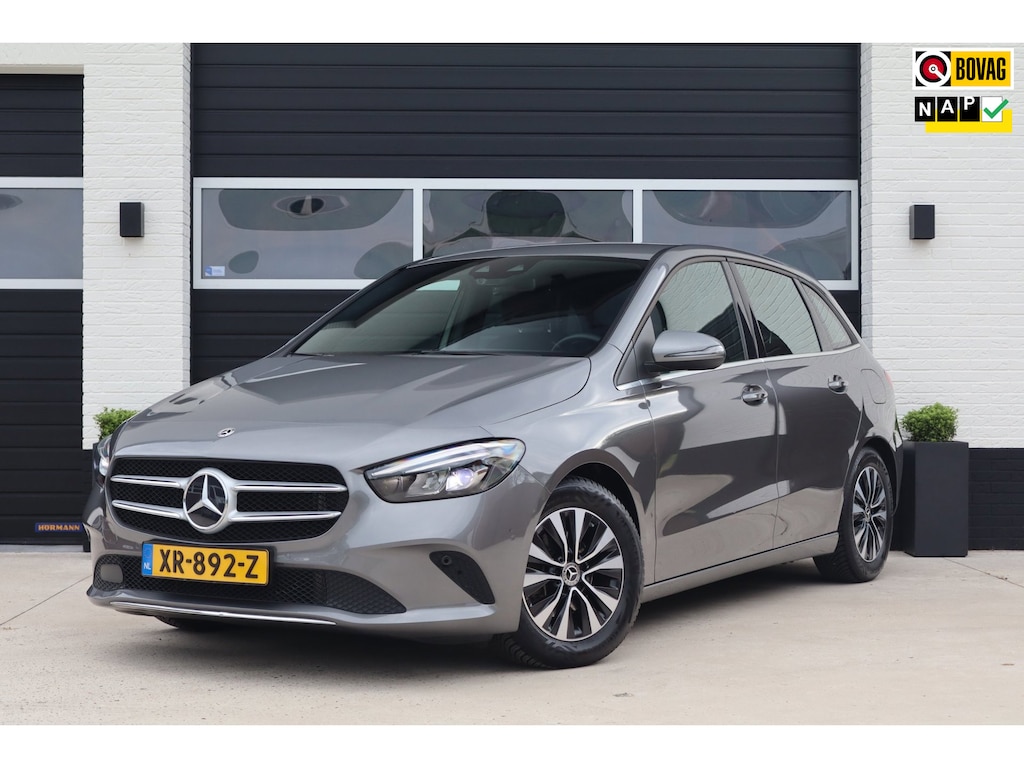 Mercedes-Benz B-klasse 180 Business Solution - Trekhaak - Half leder - Widescreen - Stoelverwarming - 2e eigenaar - NL Auto
