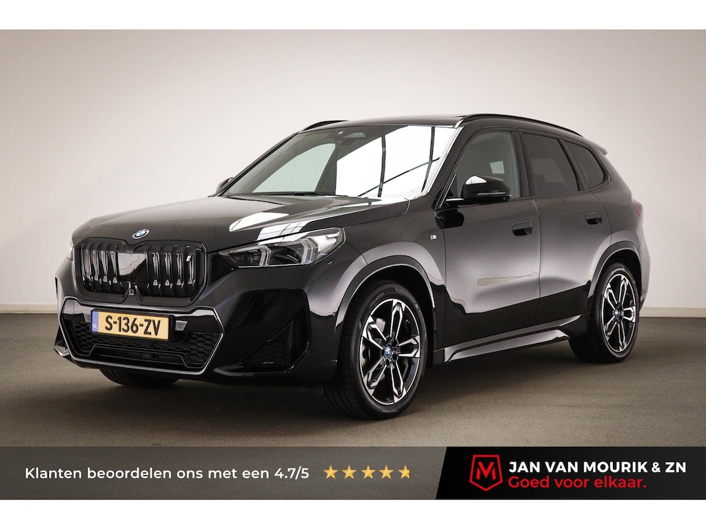 BMW iX1 xDrive30 Launch Edition 67 kWh | INNOVATION PACK | PANORAMADAK | HEAD UP | MASSAGE | ICONIC SOUND | 360 CAMERA