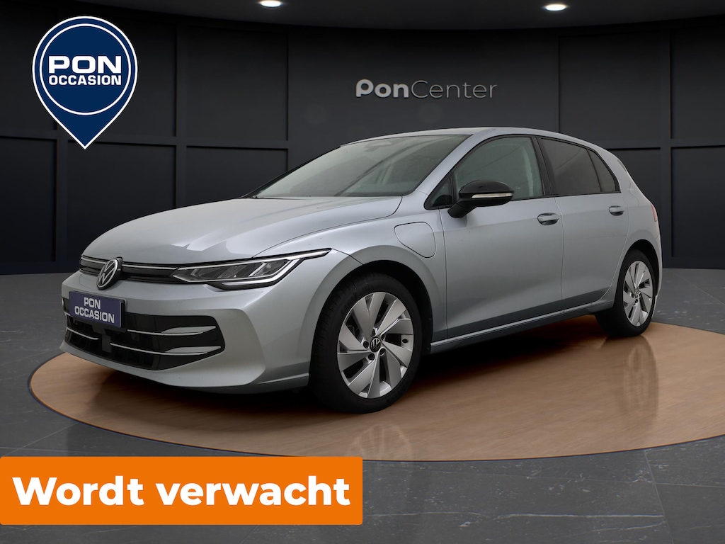 Volkswagen Golf 1.5 eHybrid Life Edition | Trekhaak | Camera | Side Assist | ACC | Stuur-/Stoelverwarming | Carplay | Spiegelpakket | 17'' |
