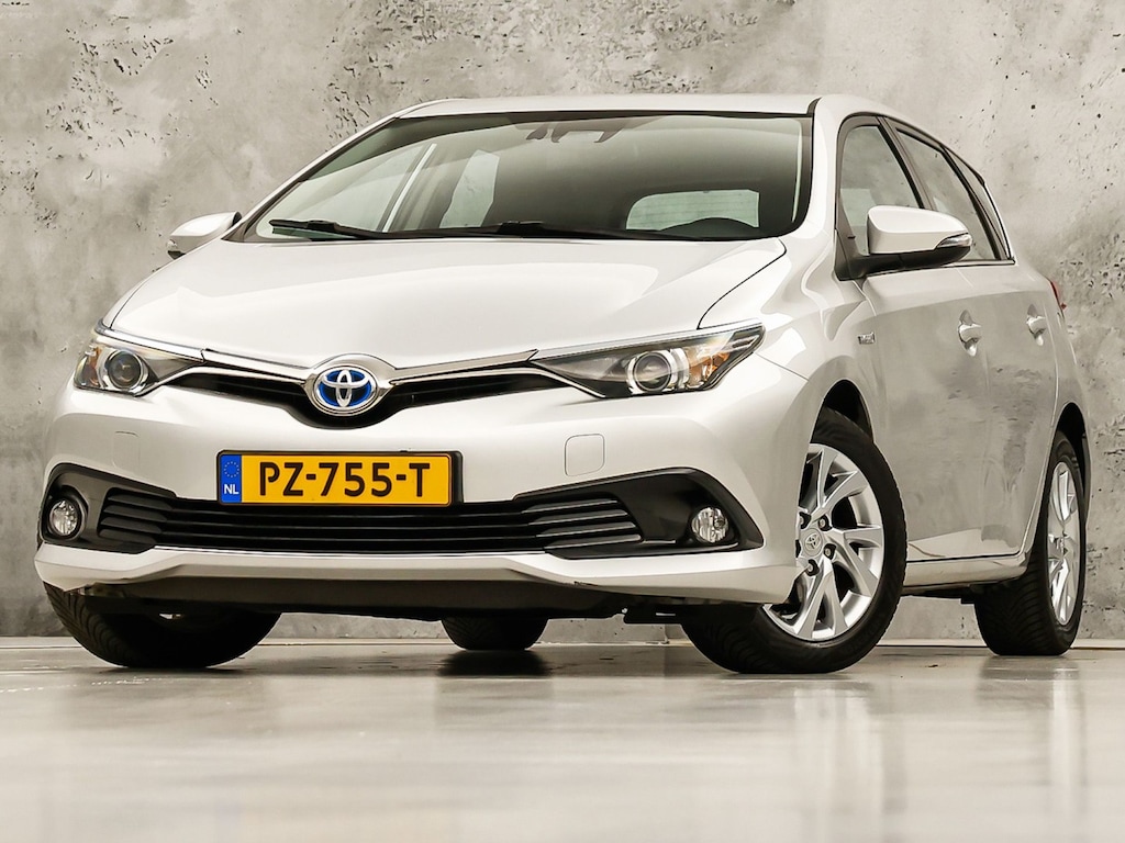 Toyota Auris 1.8 Hybrid Sport Automaat (NAVIGATIE, CAMERA, CRUISE, SPORTSTOELEN, KEYLESS, LM VELGEN, NIEUWSTAAT)