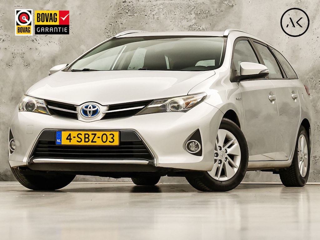 Toyota Auris Touring Sports 1.8 Hybrid Sport Automaat (NAVIGATIE, CLIMATE, CAMERA, SPORTSTOELEN, CRUISE, NIEUWE APK, NIEUWSTAAT)