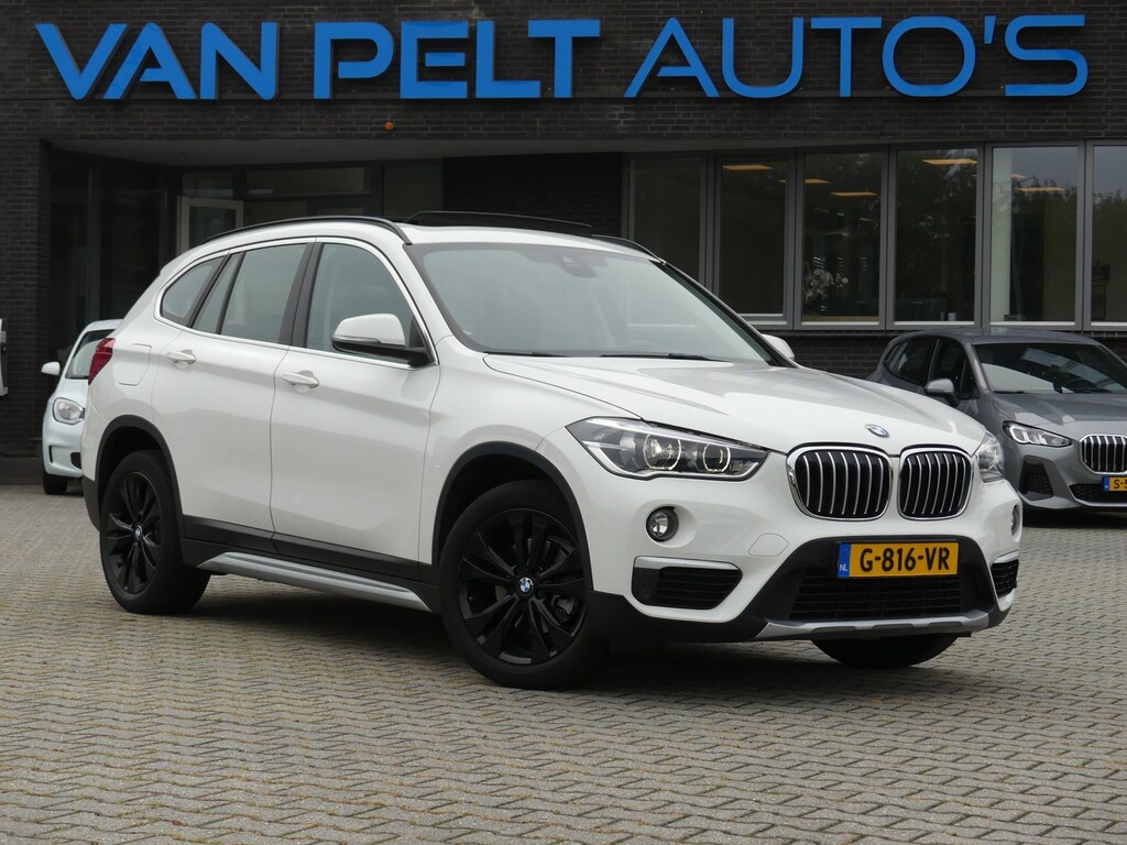 BMW X1 SDrive18i High Executive / Pano / Leer