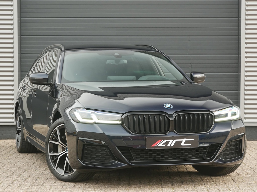 BMW 5-Serie Touring 530e M-Sport, Trekhaak, Laser, Memory, 19-inch, Head-up