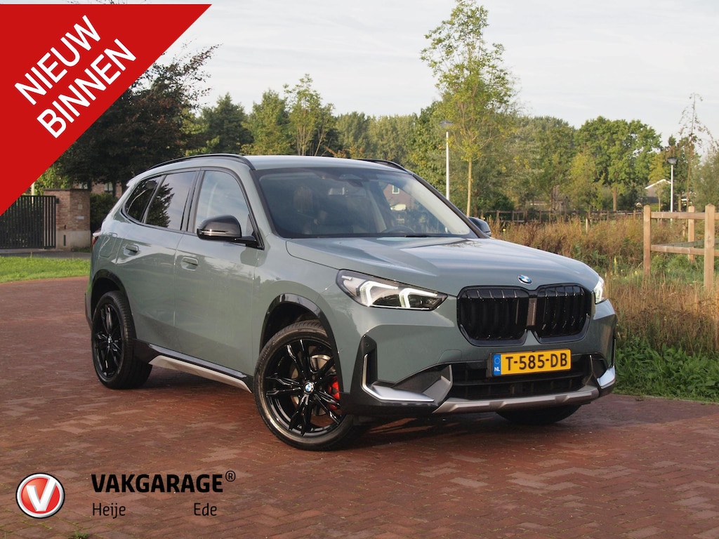 BMW X1 sDrive18i | NIEUW MODEL | Trekhaak | 19Inch | Sportstoelen met geheugen | Sfeerverlichting | Camera | Leer |