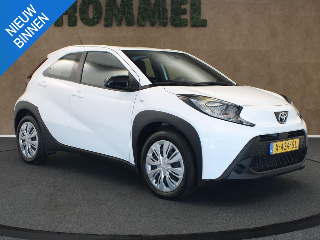 Toyota Aygo X 1.0 VVT-i MT Play - ORIGINEEL NEDERLANDSE AUTO - ACHTERUITRIJCAMERA - AIRCO -  APPLE CARPLAY/ANDROID AUTO - CRUISE CONTROL ADAPTIEF - GROOTLICHT ASSISTANT - BLUETOOTH TELEFOONVOORBEREIDING - VOLLEDIG HOMMEL ONDERHOUDEN