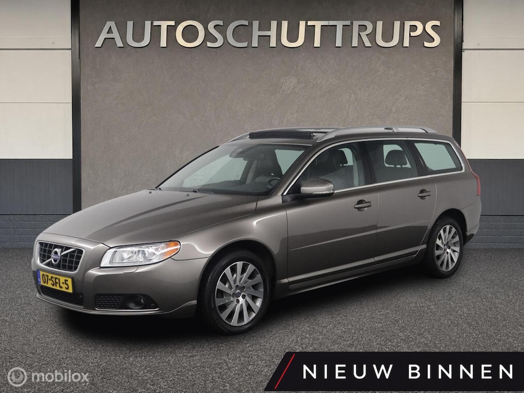 Volvo V70 1.6 T4 Limited Edition LEDER / STOELVERW. / DAKJE / TR.HAAK / NAVI / CLIMA / CRUISE