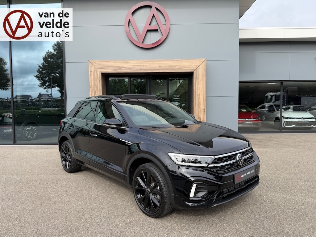 Volkswagen T-Roc 1.5 TSI 150pk DSG R-Line | Black Style | 19 Inch | Panoramadak | Camera | Keyless | Elek. Achterklep | Dode hoek | Rijklaar incl. 1 jaar Bovag garantie