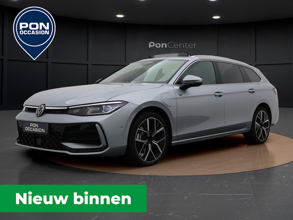 Volkswagen Passat Variant 1.5 eHybrid R-Line | Pano dak | 360 Camera | Elek Achterklep | Stuur-/Stoelverwarming | IQ Light | ACC |