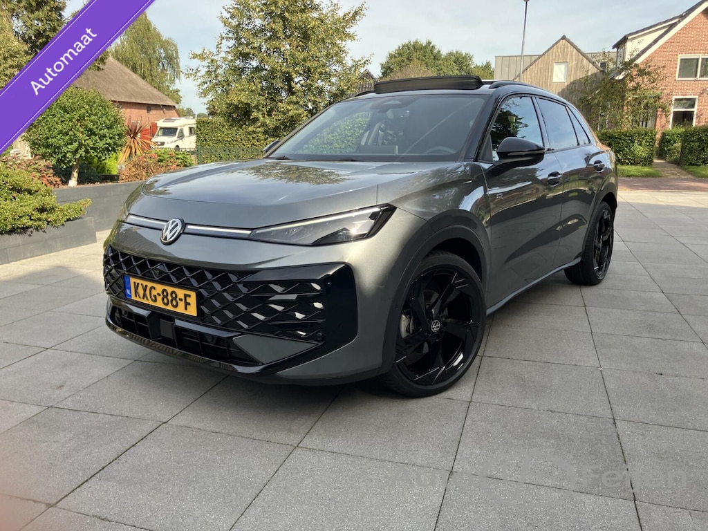 Volkswagen T-Roc 1.5 eTsi R-Line First Edition Black Style /Hu Display /ElekTrekhaak / Panoramadak / Harmon Kardon / subwoofer / Matrix Led Verlichting / Stuur en stoel verwarming / 360 Camera /