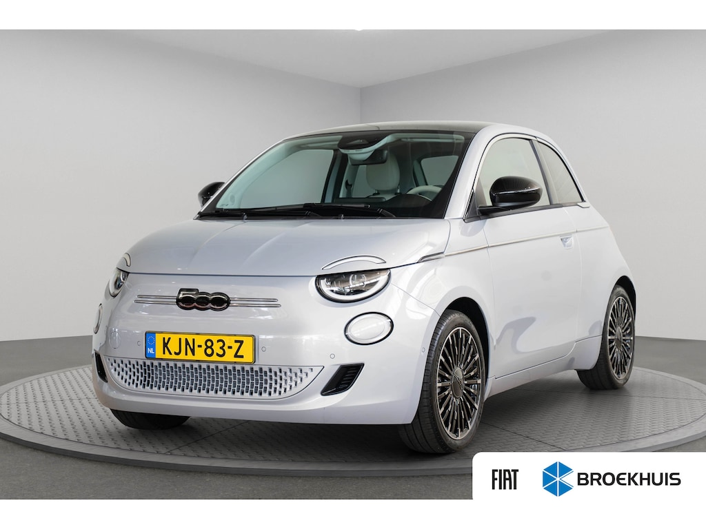 Fiat 500e La Prima 42 kWh | Tot 8 Jaar Garantie | Stoelverwarming | Camera | Navigatie | Climate Controle | Apple Carplay & Android Auto |