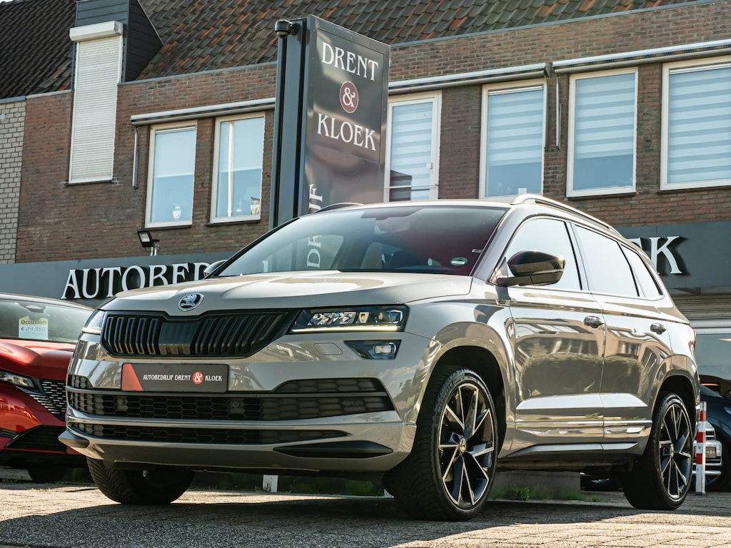 Skoda Karoq 1.5 TSI ACT Sportline Business ORG NL 19 INCH CAMERA CANTON AUDIO STOELVERW SPORTSTOELEN