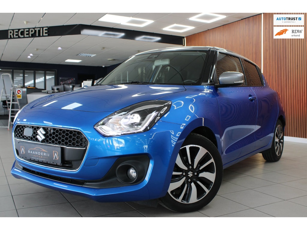 Suzuki Swift 1.0 Stijl Automaat | Airco | Adaptieve Cruise control | Parkeer camea | Carplay | Stoel verwarming | Elec ramen