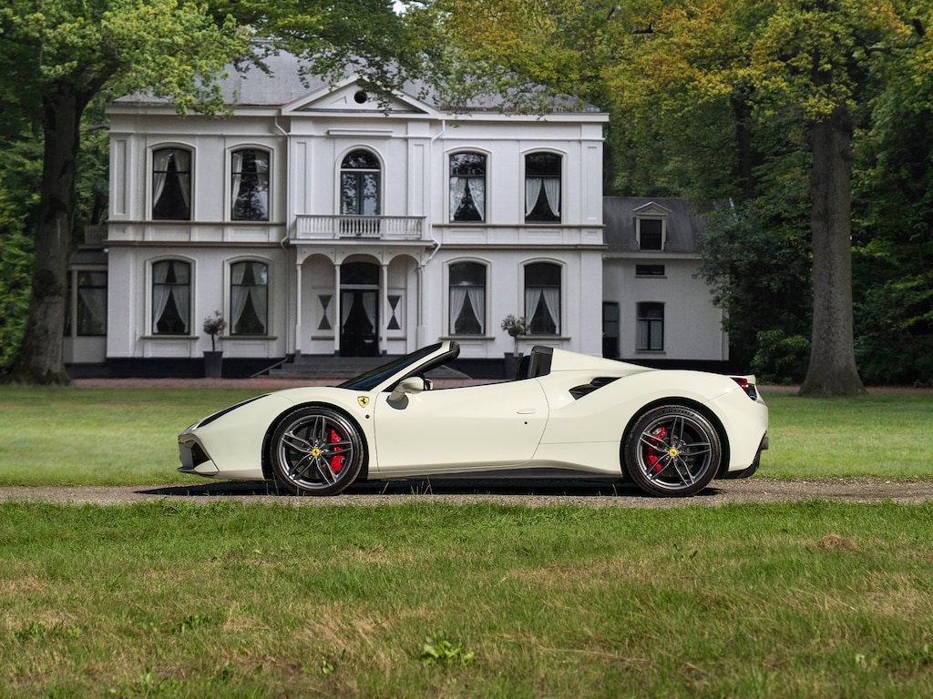 Ferrari 488 3.9 Spider HELE | Carbon ext. | New Power 06-2028 | Lift | CarPlay