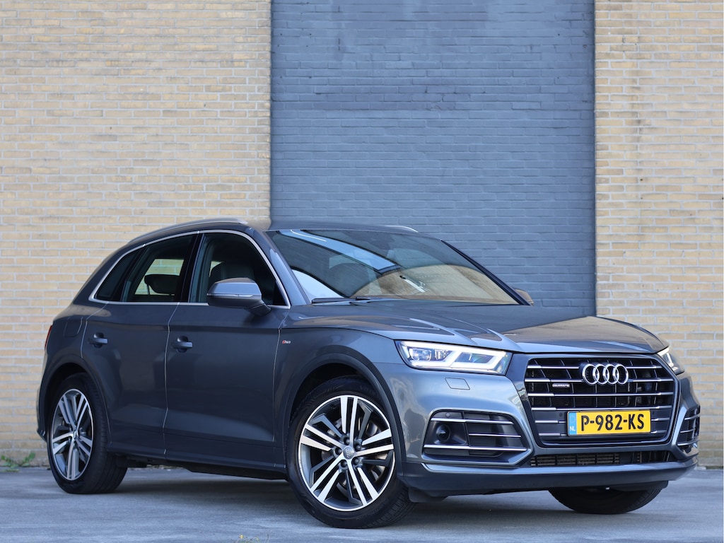 Audi Q5 55 TFSI e quattro Competition S-line | Luchtvering | ACC | Dealer onderhouden |