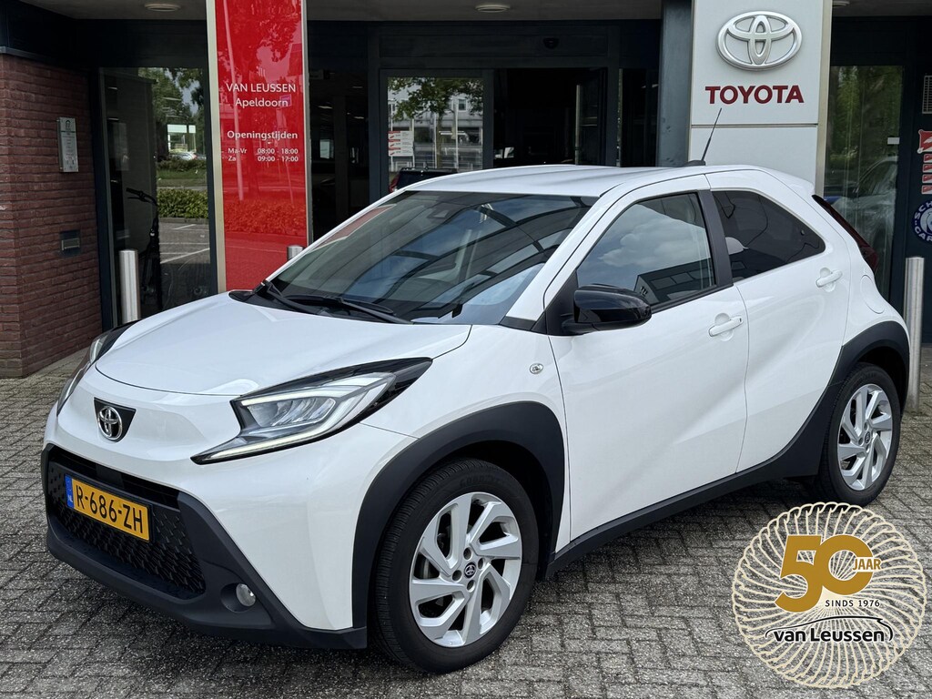 Toyota Aygo X FIRST 5-DEURS APPLE/ANDROID CAMERA CLIMA AD-CRUISE 17'' LM-VELGEN EL-RAMEN/SPIEGELS NL-AUTO 1E-EIG