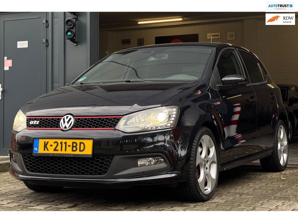 Volkswagen Polo 1.4 TSI GTI / PANO / XENON / STOELVERW. / CRUISE / CLIMATE / P.SENSOREN / FLIPPERS / ISOFIX / BLUETOOTH / ''17 !