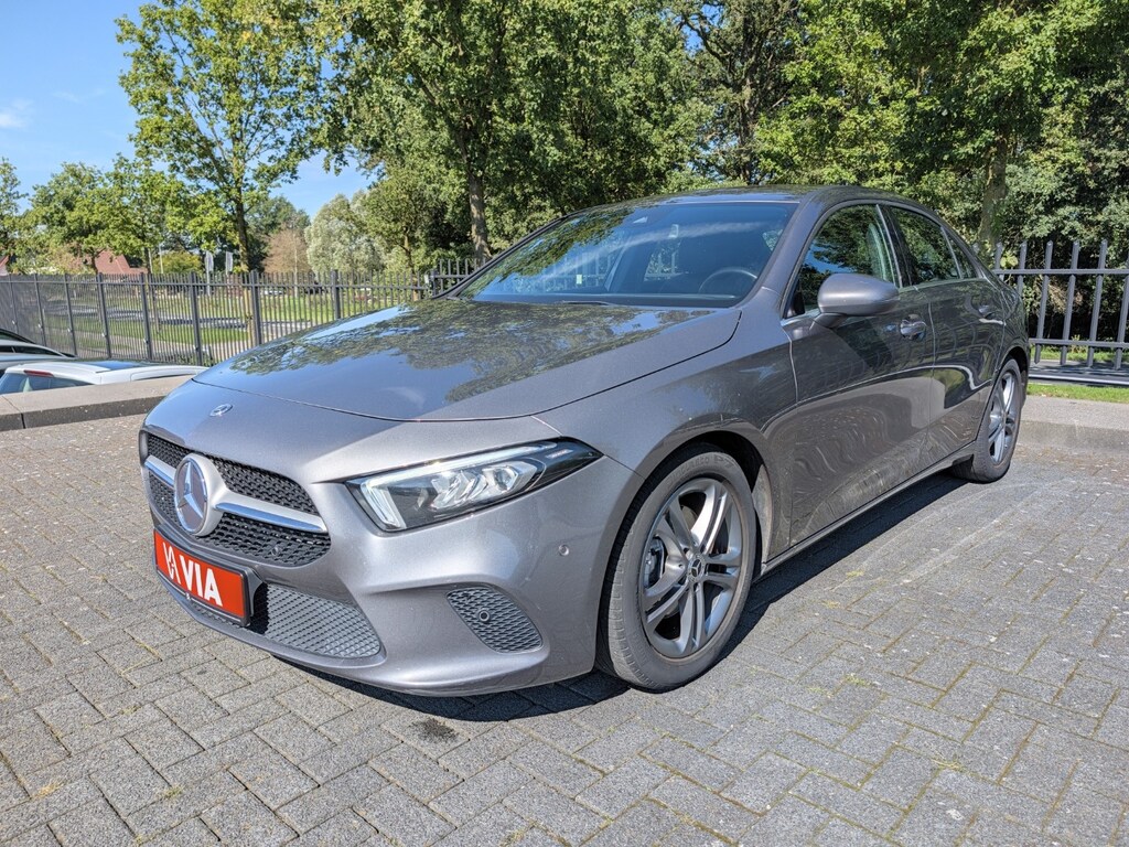 Mercedes-Benz A-klasse 200 | 163PK | Business + | Trekhaak | ACC | ECC | Stoelverw. | Halfleer | Camera | PDC | Lichtmetaal |