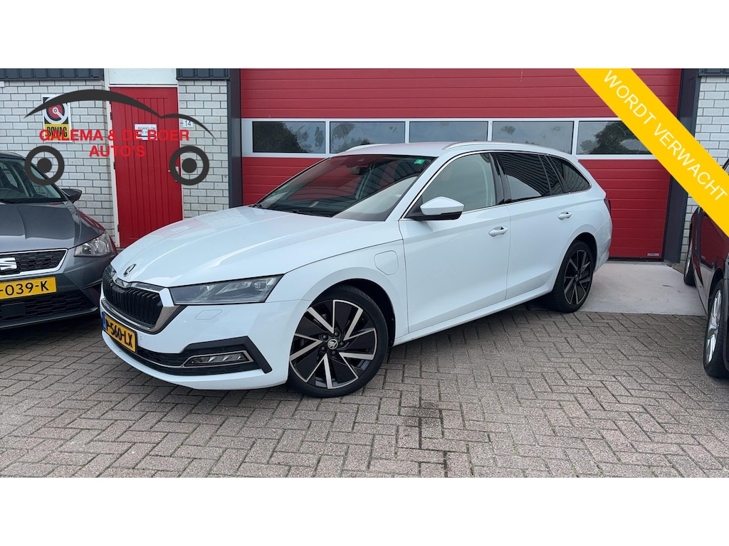Skoda Octavia Combi 1.4 TSI iV PHEV Business Edition Plus SOH 92% / KEYLESS / CAMERA / CARPLAY / FULL LED / STUURVERW / STOELVERW / SFEER / NAVI / CLIMA