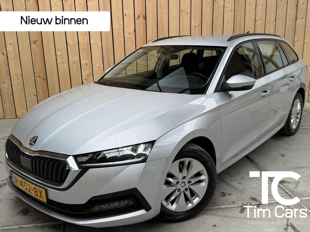 Skoda Octavia Combi 1.0 TSI Ambition Apple CarPlay/Android Auto | Climate & cruise control | LED verlichting | Lichtmetalen velgen | Navigatiesysteem | Parkeersensoren achter | Trekhaak